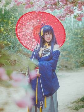 "Thanh kiếm và thanh kiếm" ba mặt trời và mặt trăng c o s p l a y