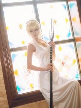 "Final Fantasy 15" nữ anh hùng Luna là người đẹp C o s p l a y