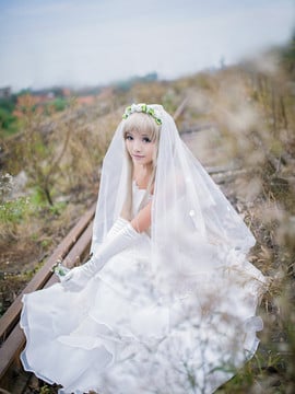 "Chúng tôi vẫn không biết tên của bông hoa mà chúng ta thấy ngày hôm đó" mã cô dâu c o s p l a y