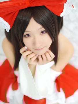 Reimu Hakurei (Dự án Touhou) của Kishigami Hana