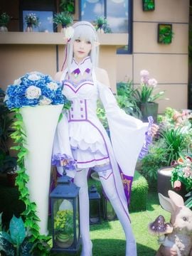 "Từ điểm" Emilya c o s p l a y