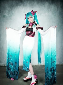 Phiên bản quốc ca kỳ lạ "Hatin Miku" cos