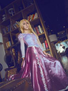 "Magic" Rapunzel Lepe c o s p l a y