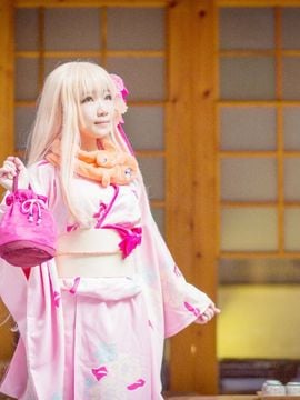 "Cô gái khô khan" chôn cất ít ôn hòa của tháng đầu tiên Kimono c o s p l a y