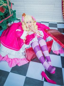 "Từ điểm" Beatries c o s p l a y