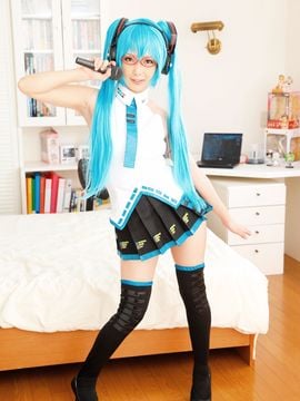 [Stalker Storm] (CH07) Slit cạo râu của Lat-Style Hatsune Miku (Vocaloid)